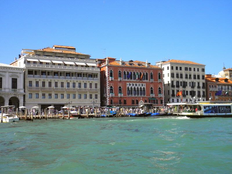 Venedig - Palazzo Dandolo (rotes Gebäude)